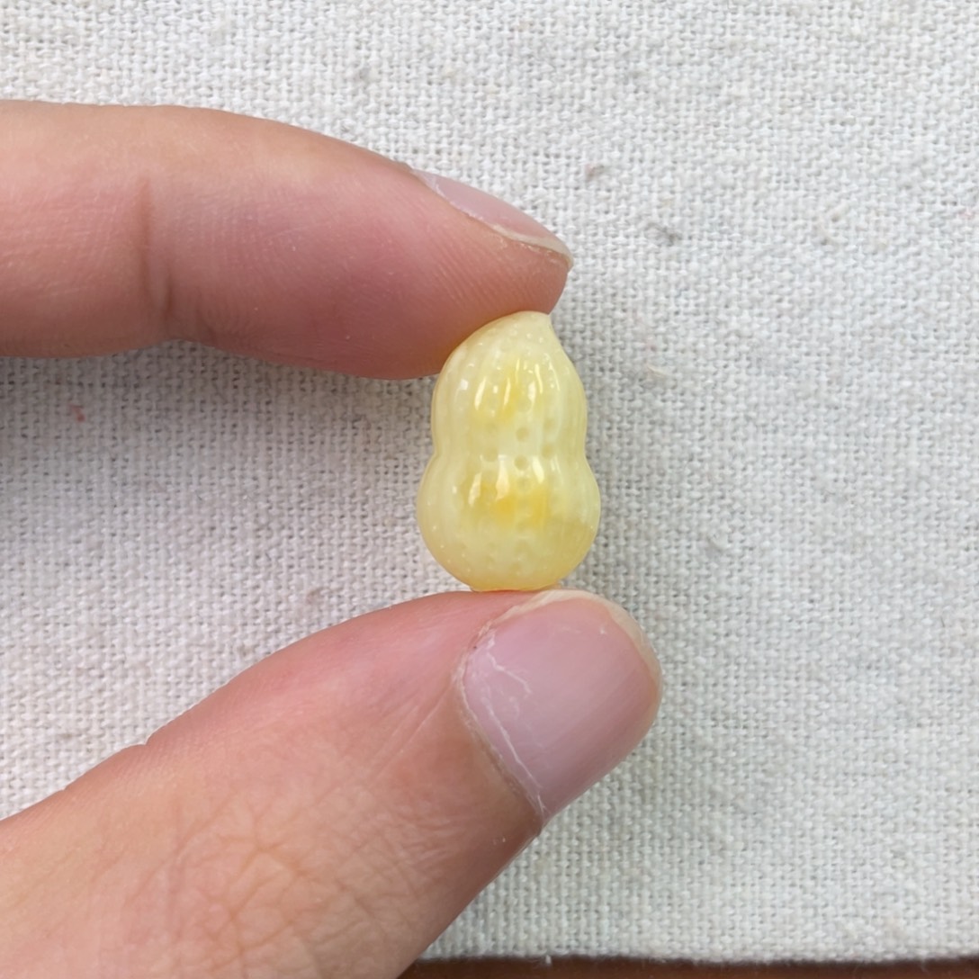 琥珀未镶嵌珠宝奇石花生