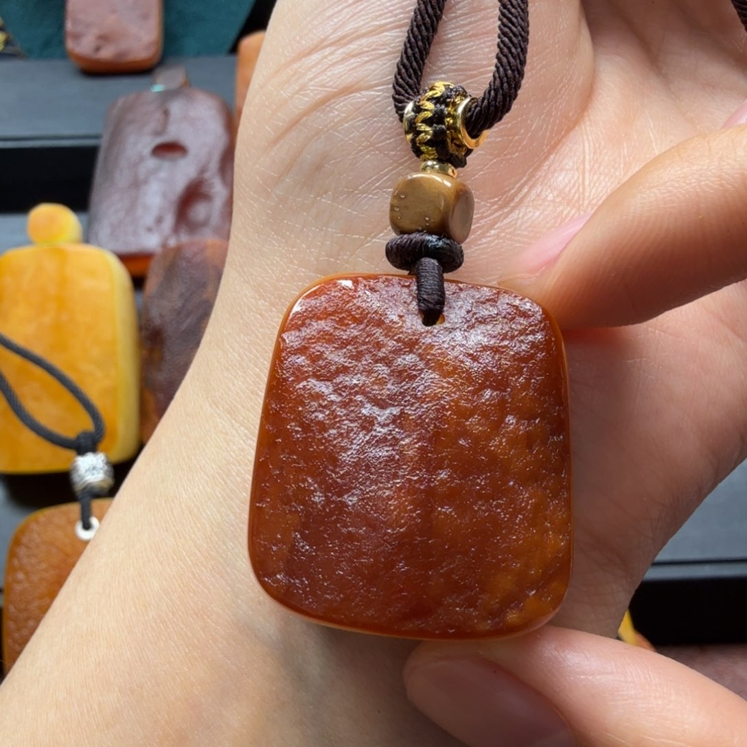 琥珀吊坠(赠链)未镶嵌
