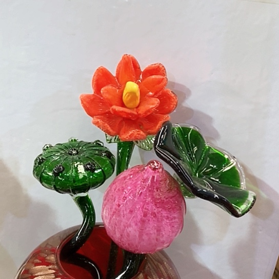 琉璃夜光荷花高45厘米宽9厘米