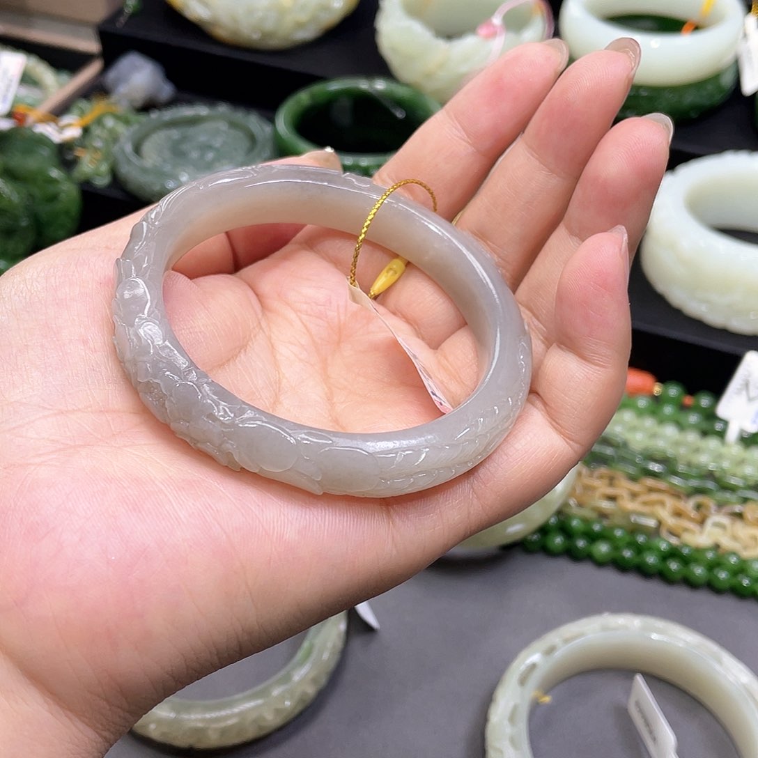 和田玉手镯60圈口10未镶嵌