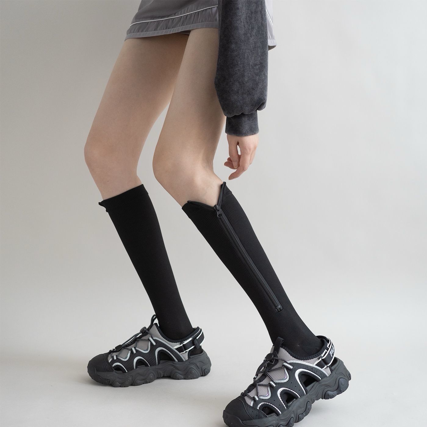 h秋季新款黑色侧边拉链中筒袜女运动风简约显瘦专业压力袜小腿袜