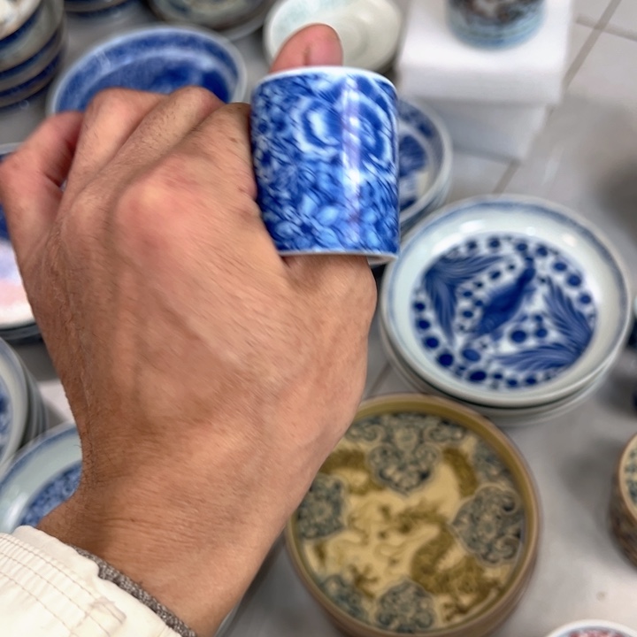 瓷片白青花万花扳指盖置