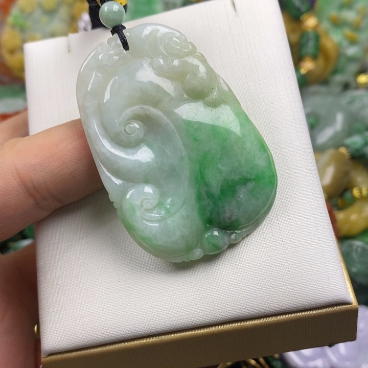 翡翠未镶嵌吊坠(赠链)