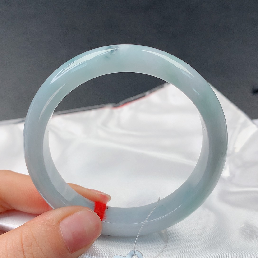 翡翠手镯未镶嵌0044正55.6