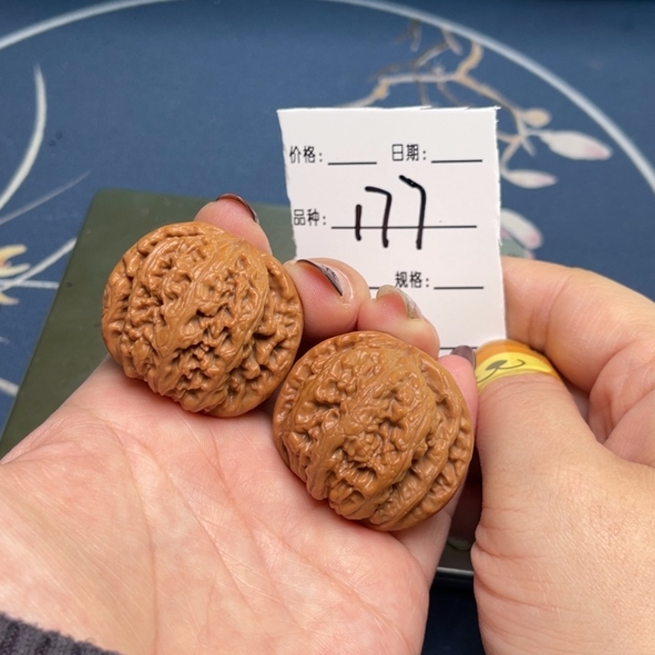 文玩核桃把件粗筋37