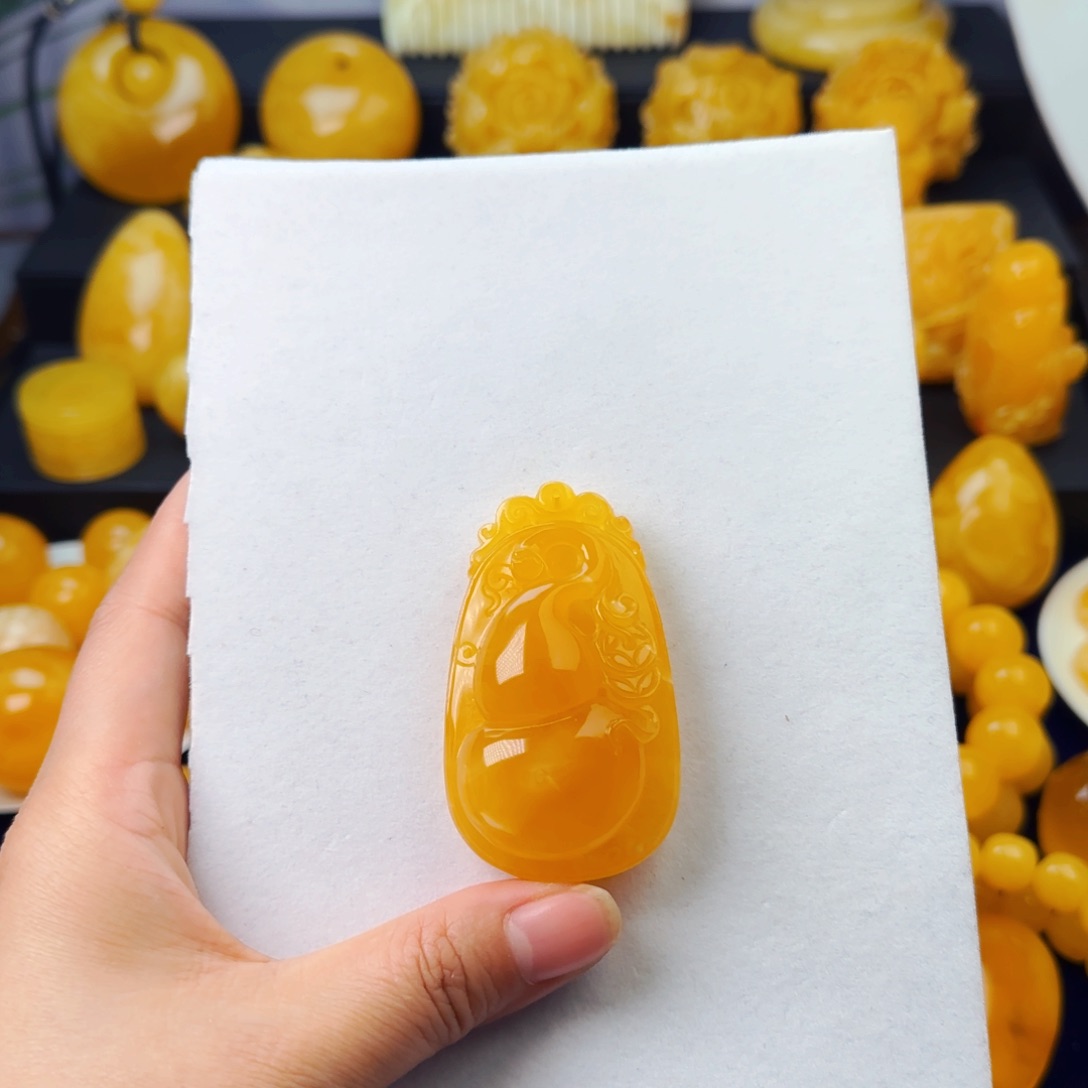 琥珀颈饰未镶嵌葫芦吊坠