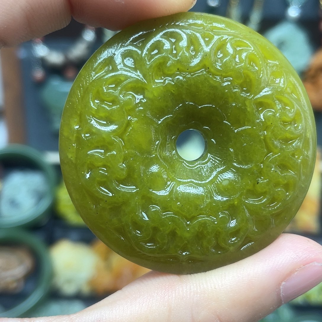 晓***悦未镶嵌蛇纹石玉项链