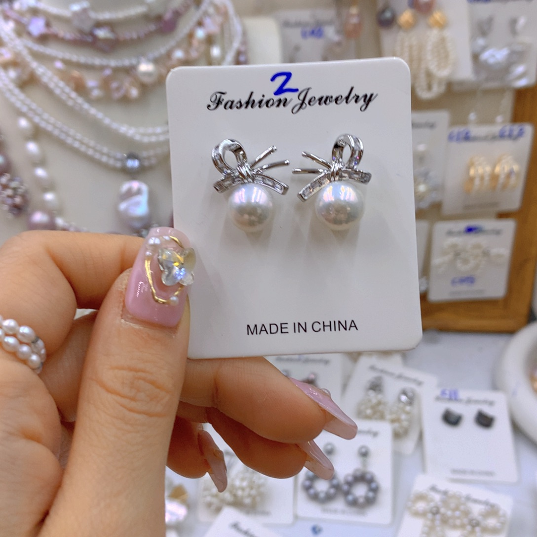 淡水珍珠耳饰。银S925镶嵌