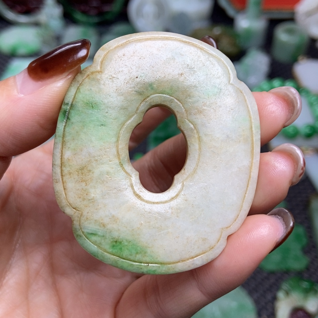 翡翠未镶嵌挂件清