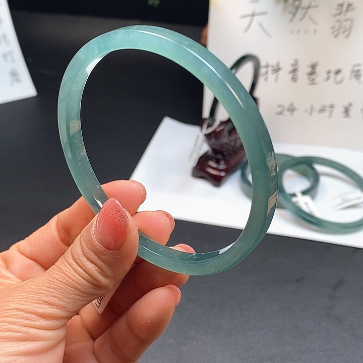 翡翠手镯未镶嵌都**园68尺寸
