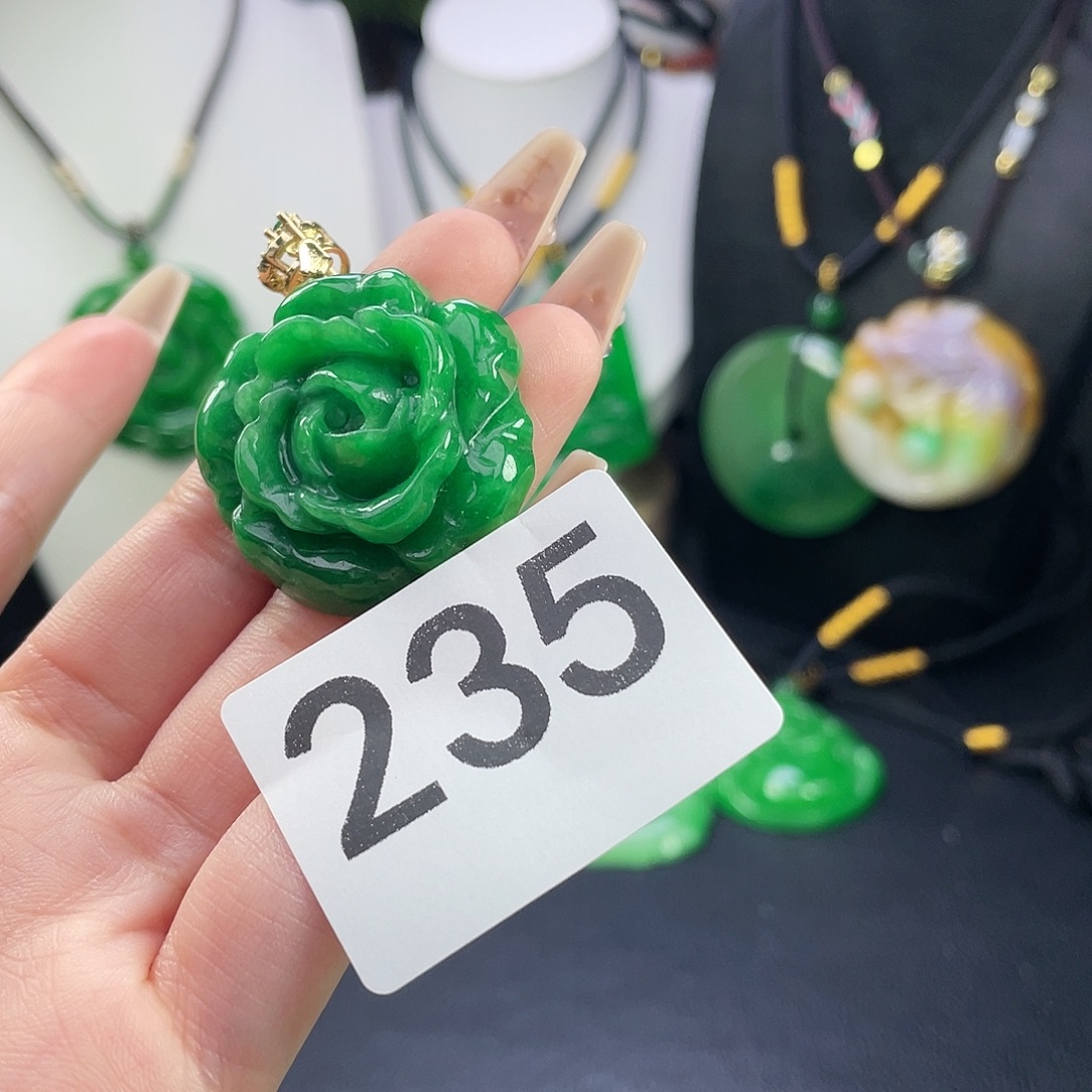 翡翠未镶嵌吊坠(赠链)