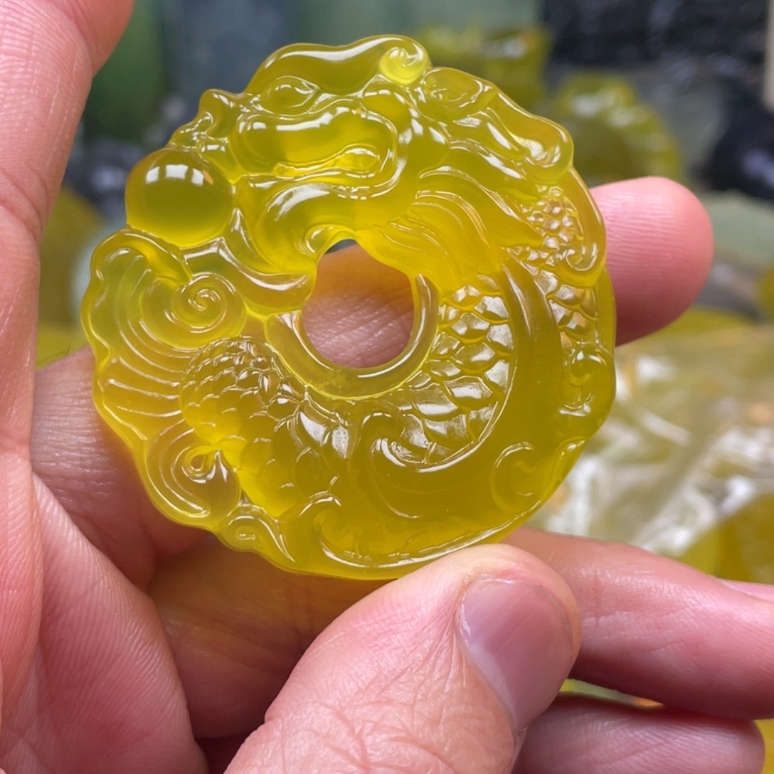 花***忧蛇纹石玉未镶嵌颈饰