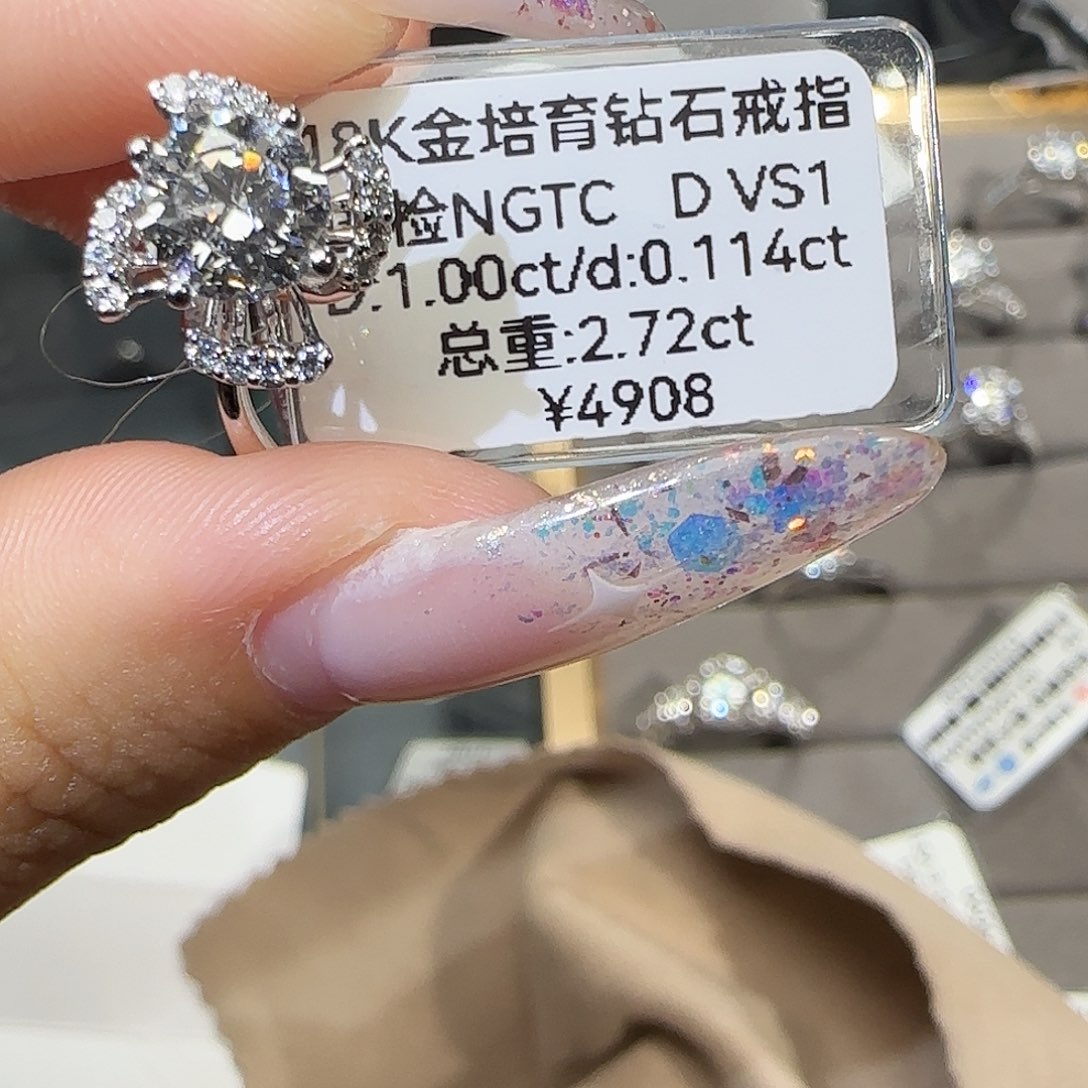 18K金镶嵌实验室培育钻石唇*