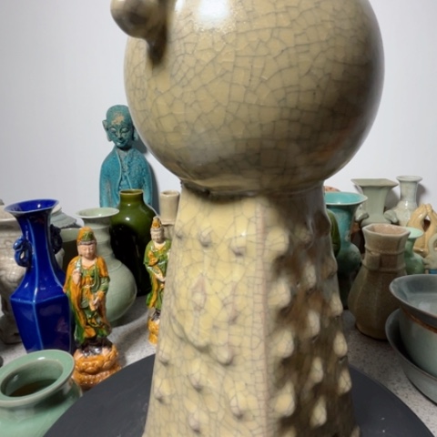 官窑瓷瓶器型美观大方