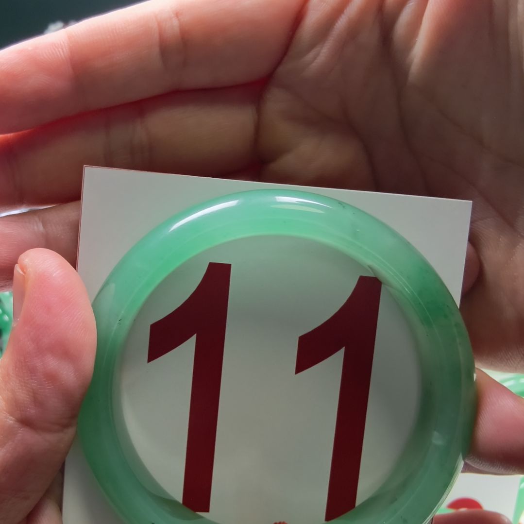 石英质玉（非洲翠）未镶嵌手镯