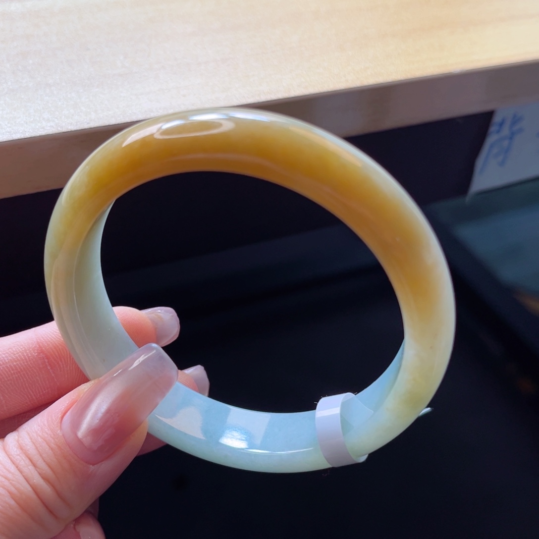 翡翠手镯未镶嵌手镯