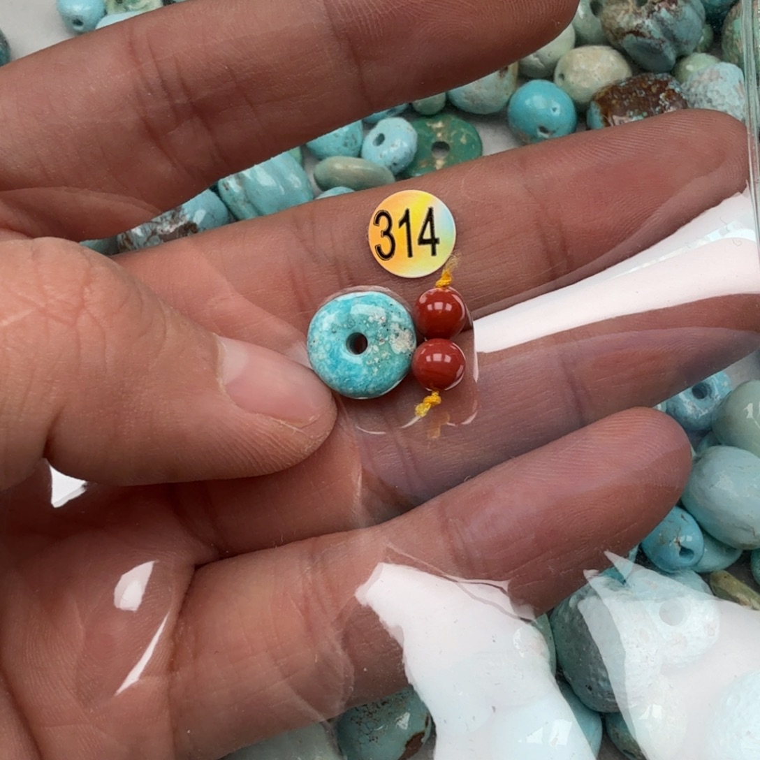 南红玛瑙未镶嵌珠宝奇石