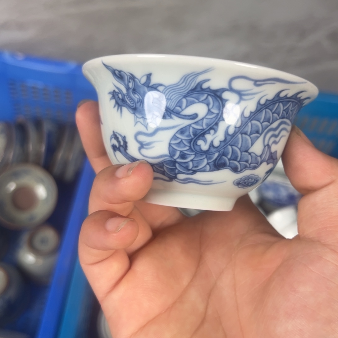 白青花铠甲龙压手杯全