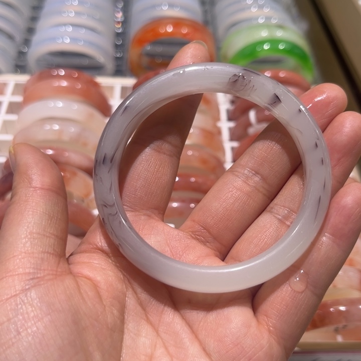 石英质玉未镶嵌手镯