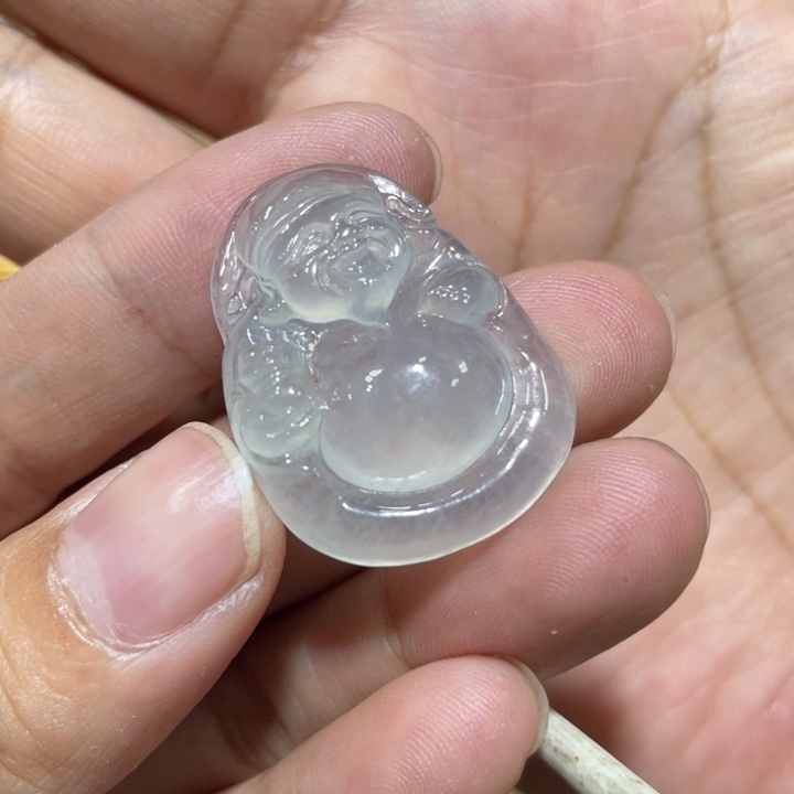 翡翠未镶嵌颈饰财爷
