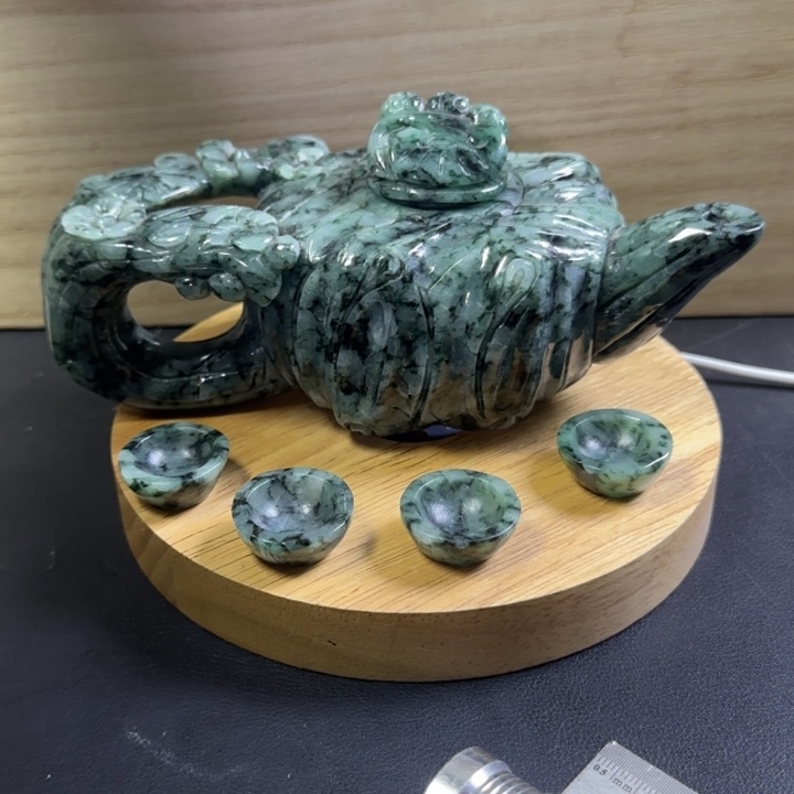 翡翠未镶嵌把件翡翠