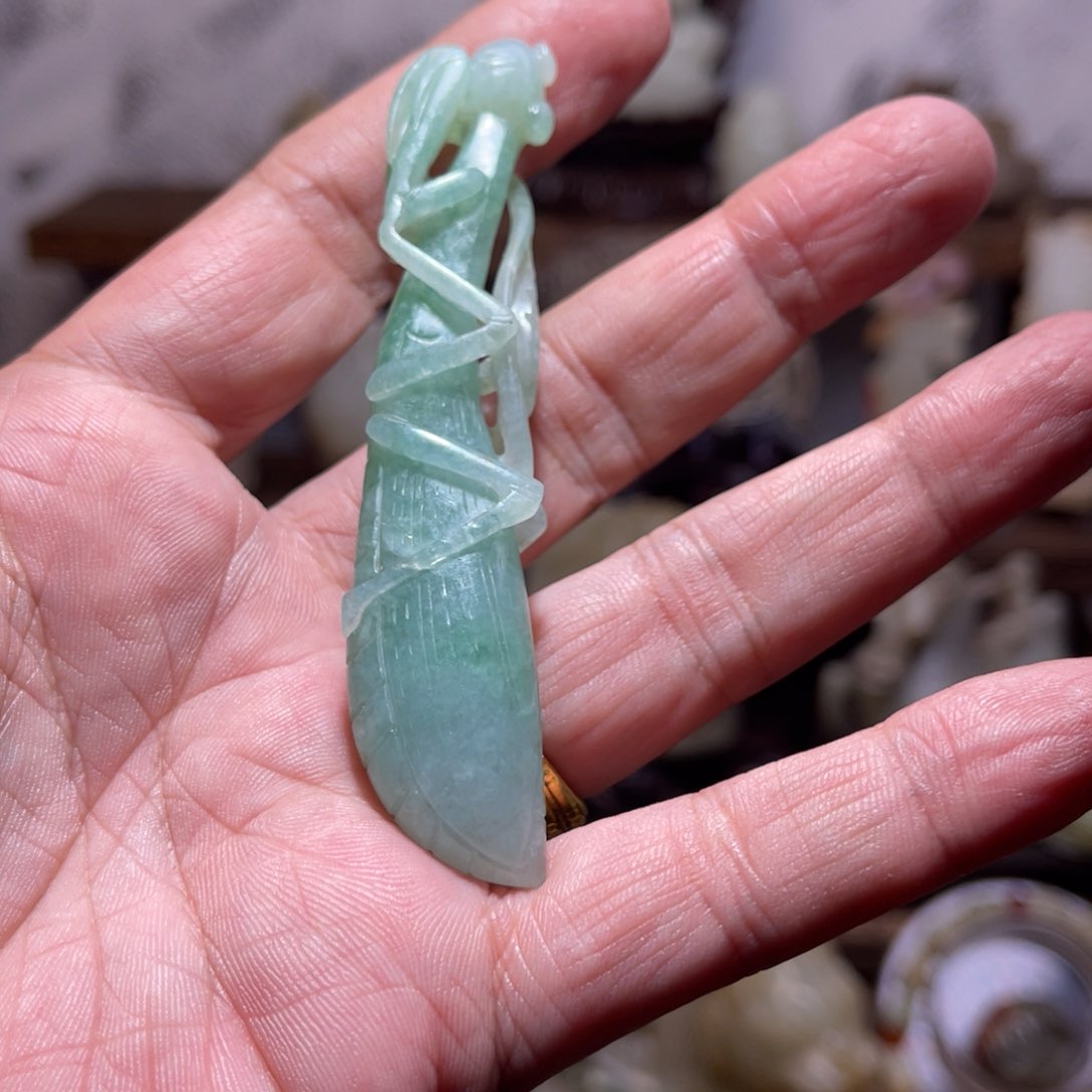 翡翠颈饰未镶嵌F*L翡翠螳螂