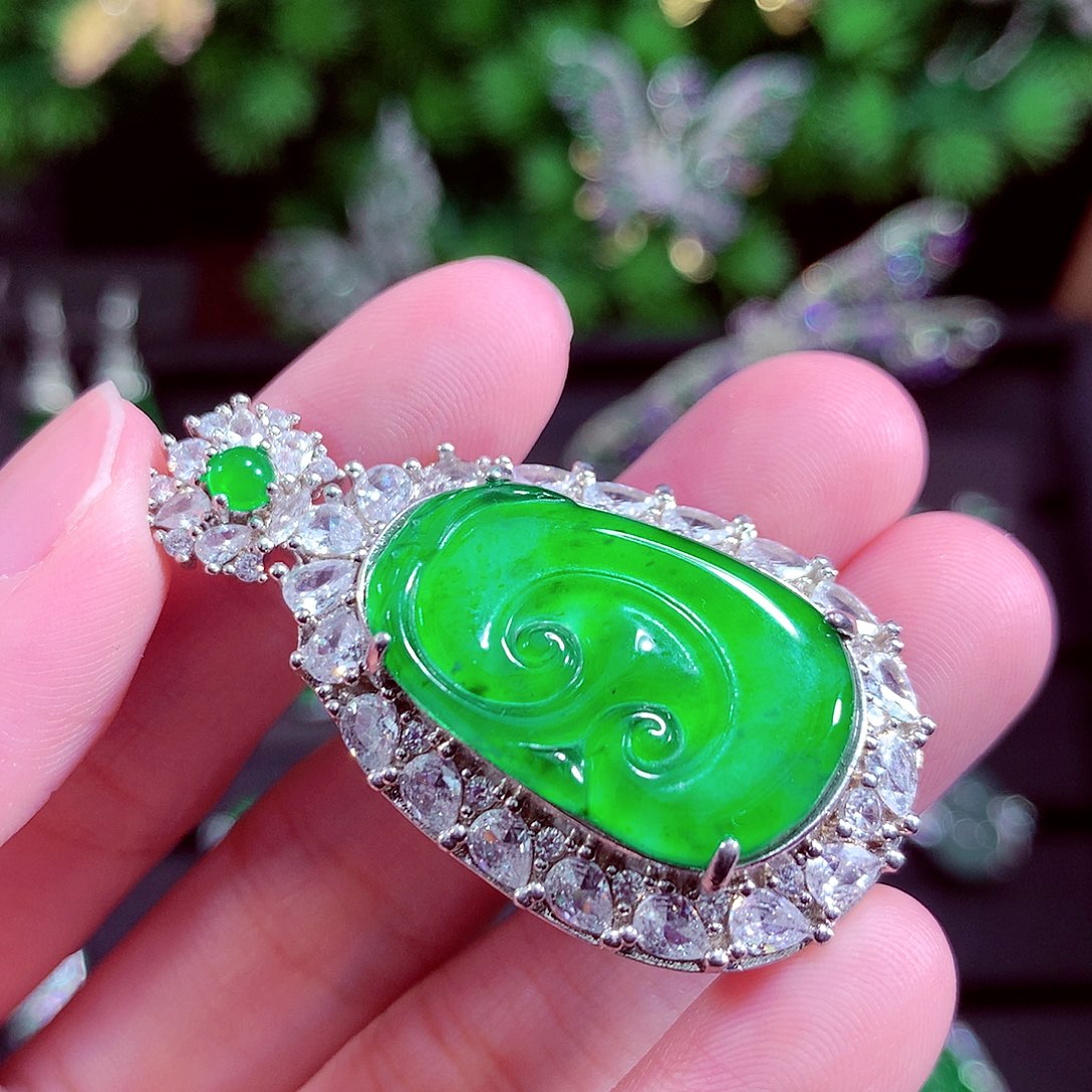 颈饰未镶嵌翡翠天然