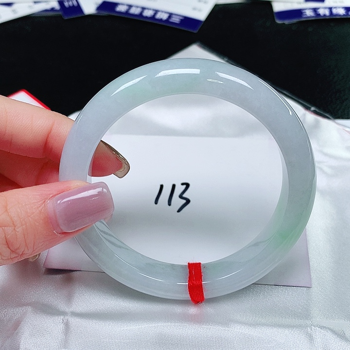 翡翠手镯未镶嵌翡翠手镯未镶嵌