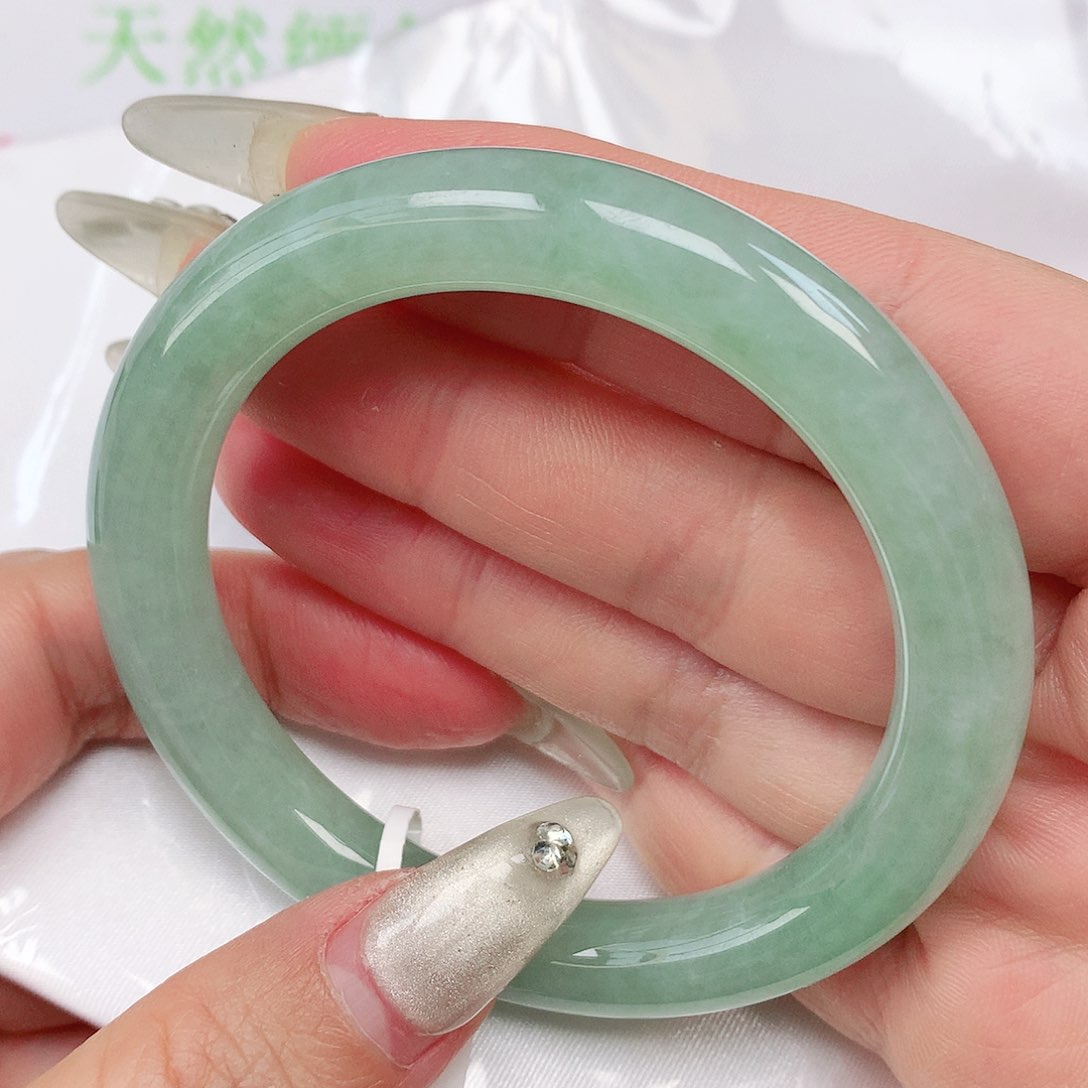 翡翠手镯未镶嵌抖音59