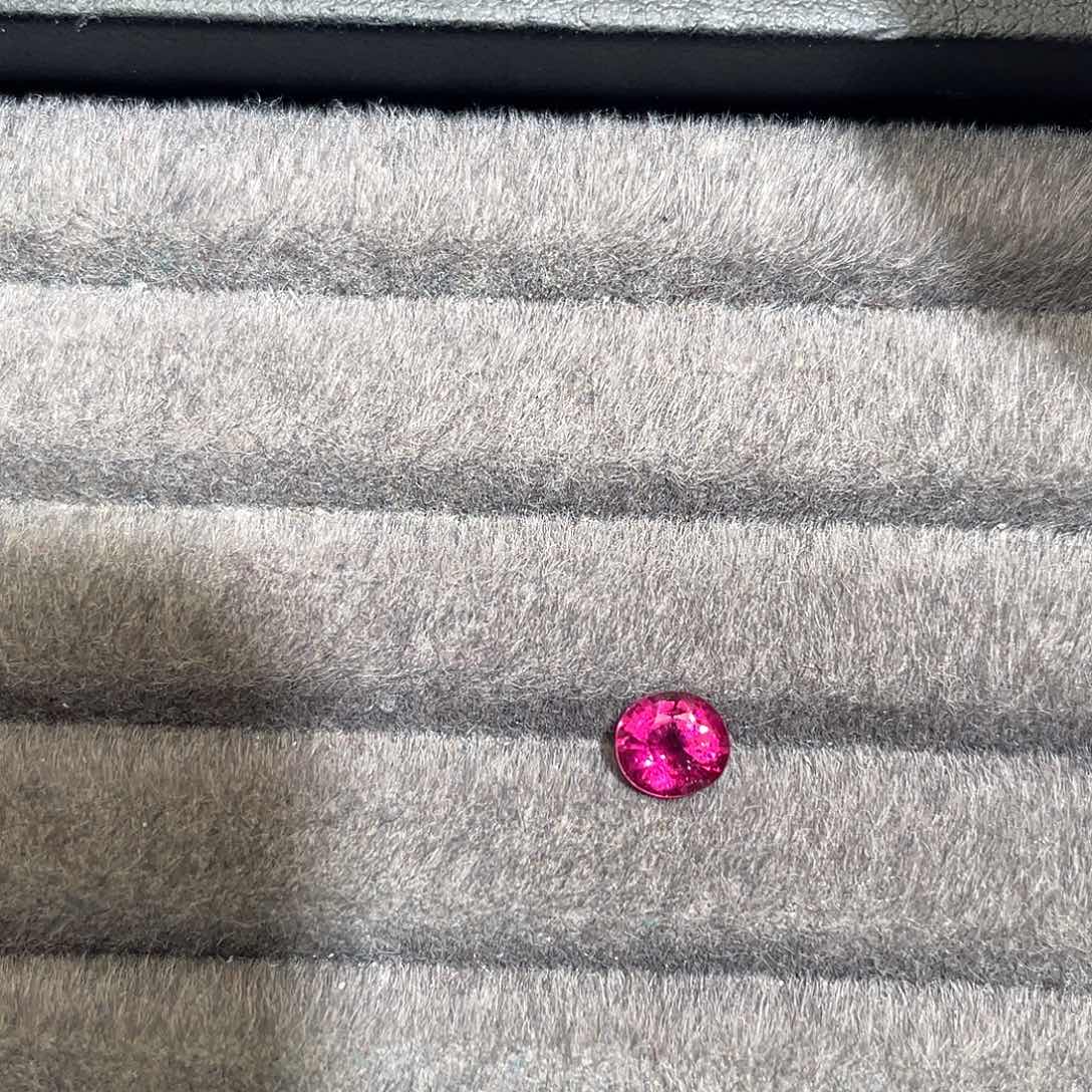 碧玺裸石未镶嵌0.67ct卢比来