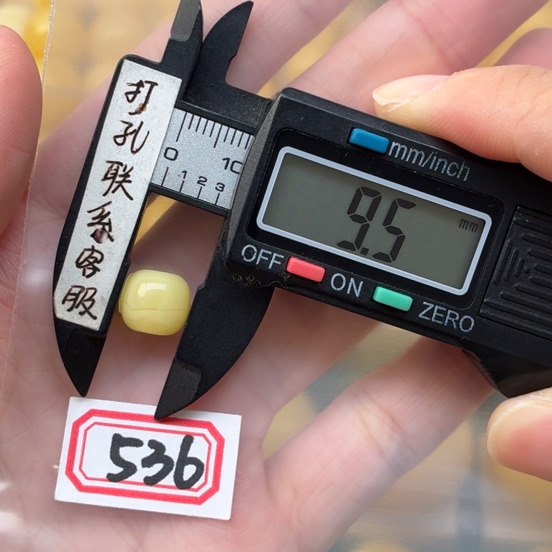 卧***嘞蜜蜡未镶嵌裸石蜜蜡