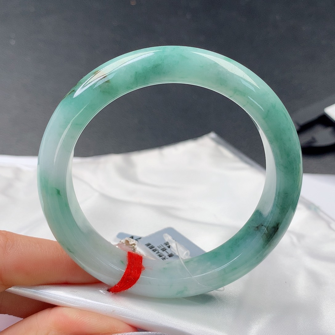 翡翠手镯未镶嵌0025正56.8