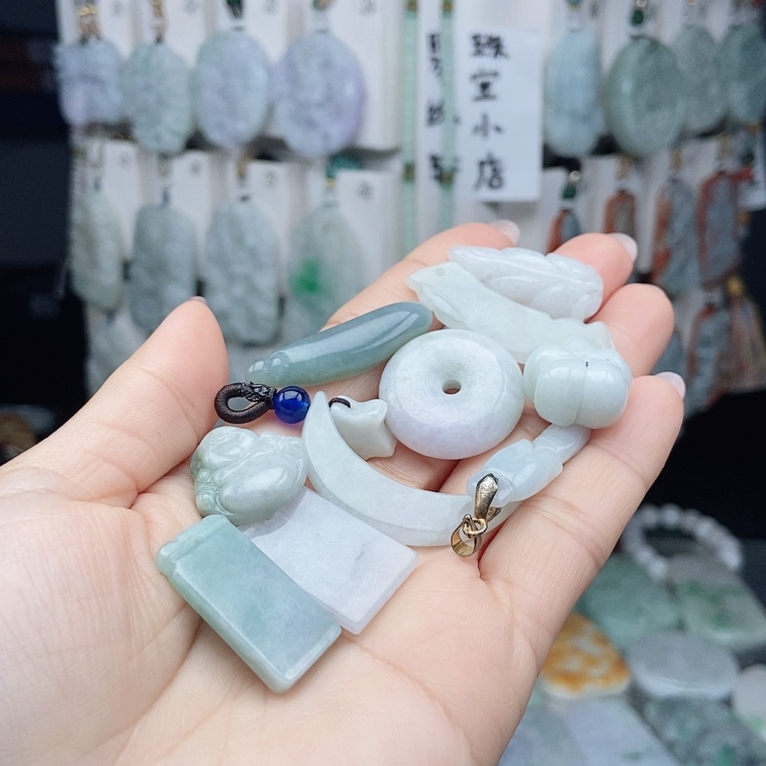 翡翠颈饰未镶嵌翡翠