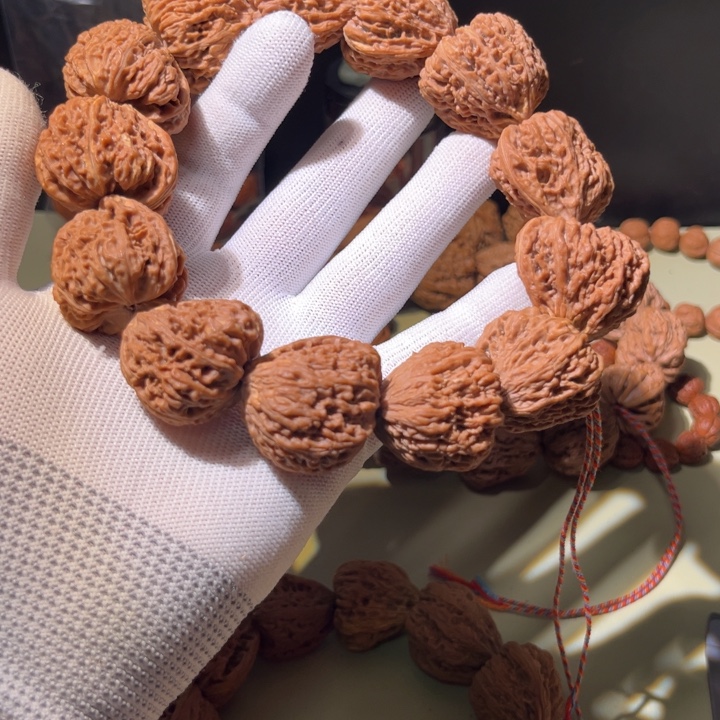 青***婷文玩核桃手串…………