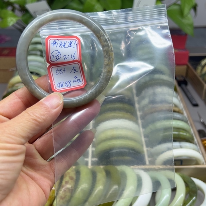 我***憨蛇纹石玉未镶嵌手镯28