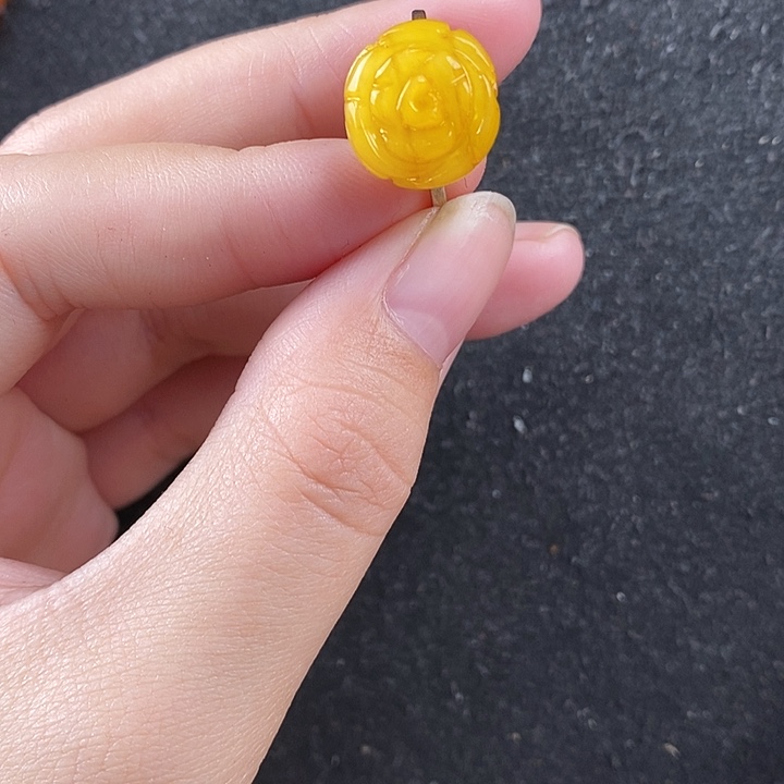 蜜蜡未镶嵌珠宝奇石