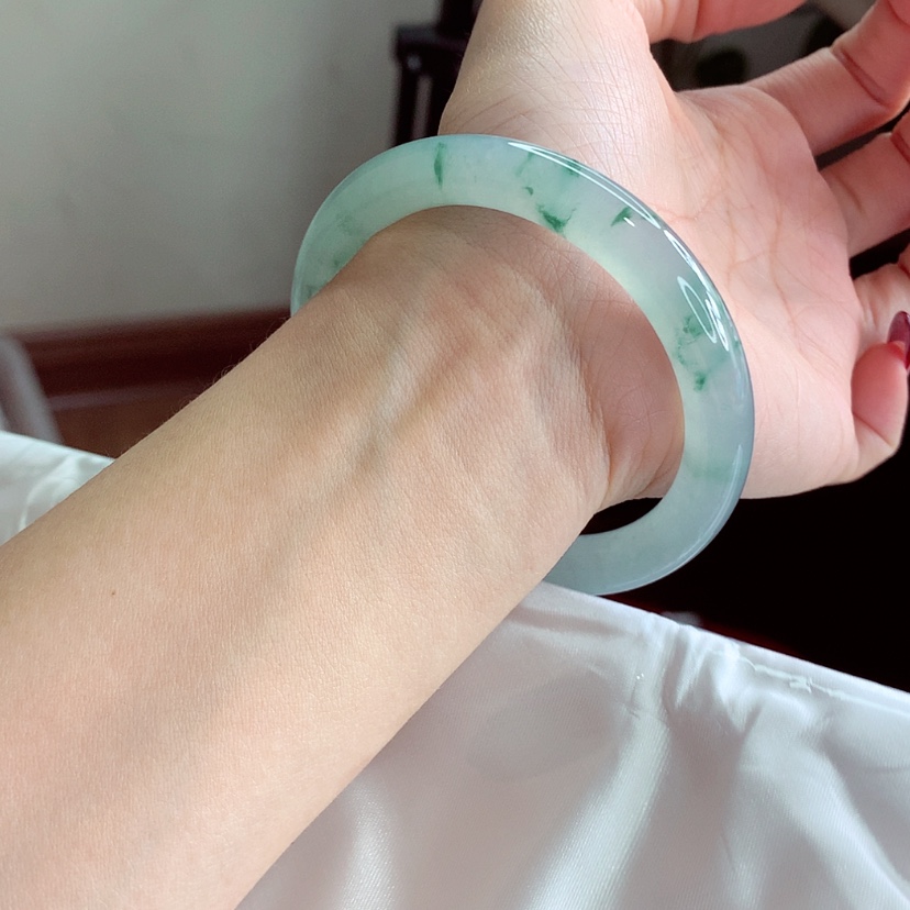 【闪购商品】翡翠手镯未镶嵌54.2美人条冰飘花 灵