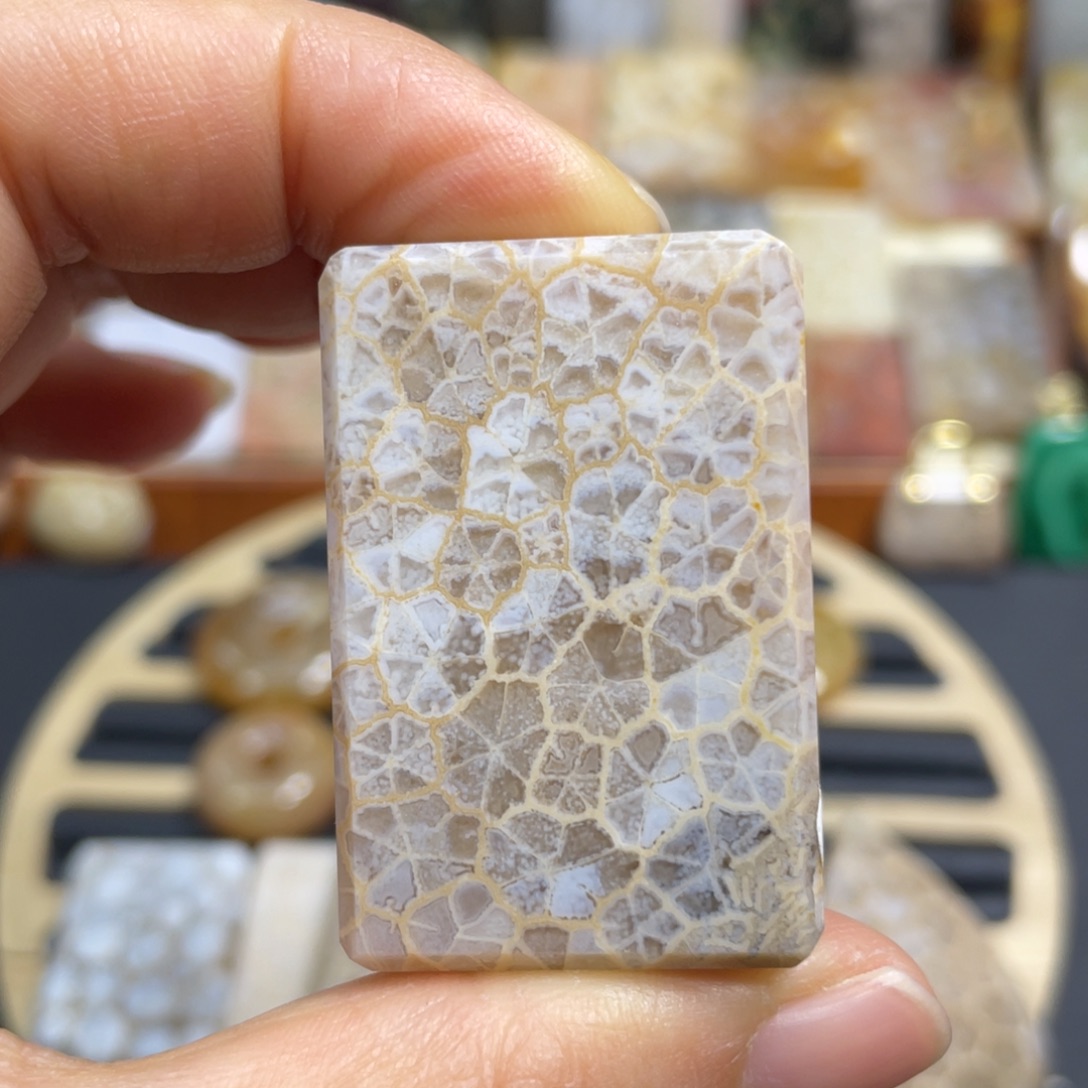 硅化玉未镶嵌颈饰k3