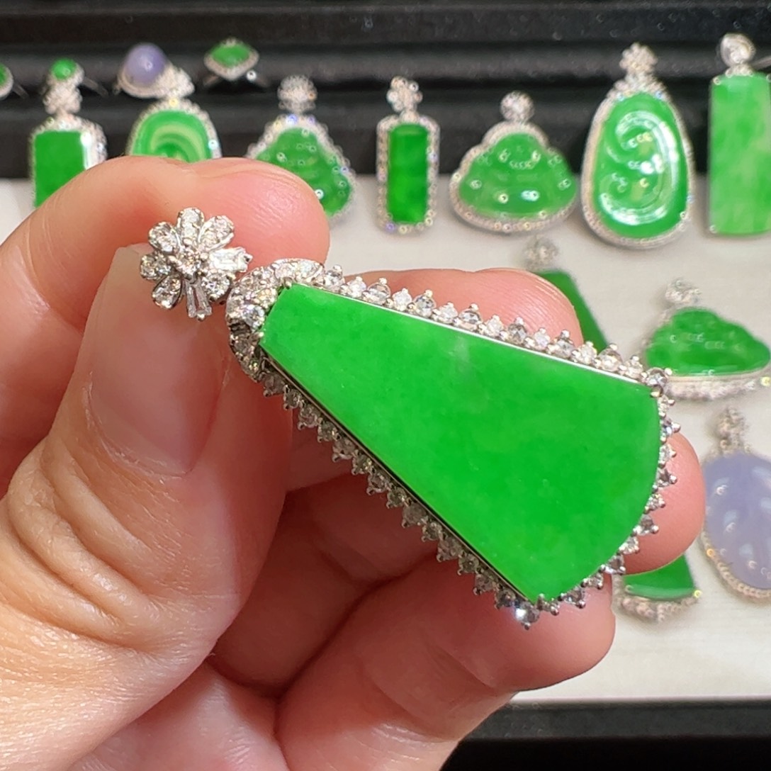 翡翠吊坠(不含链)18K金镶嵌