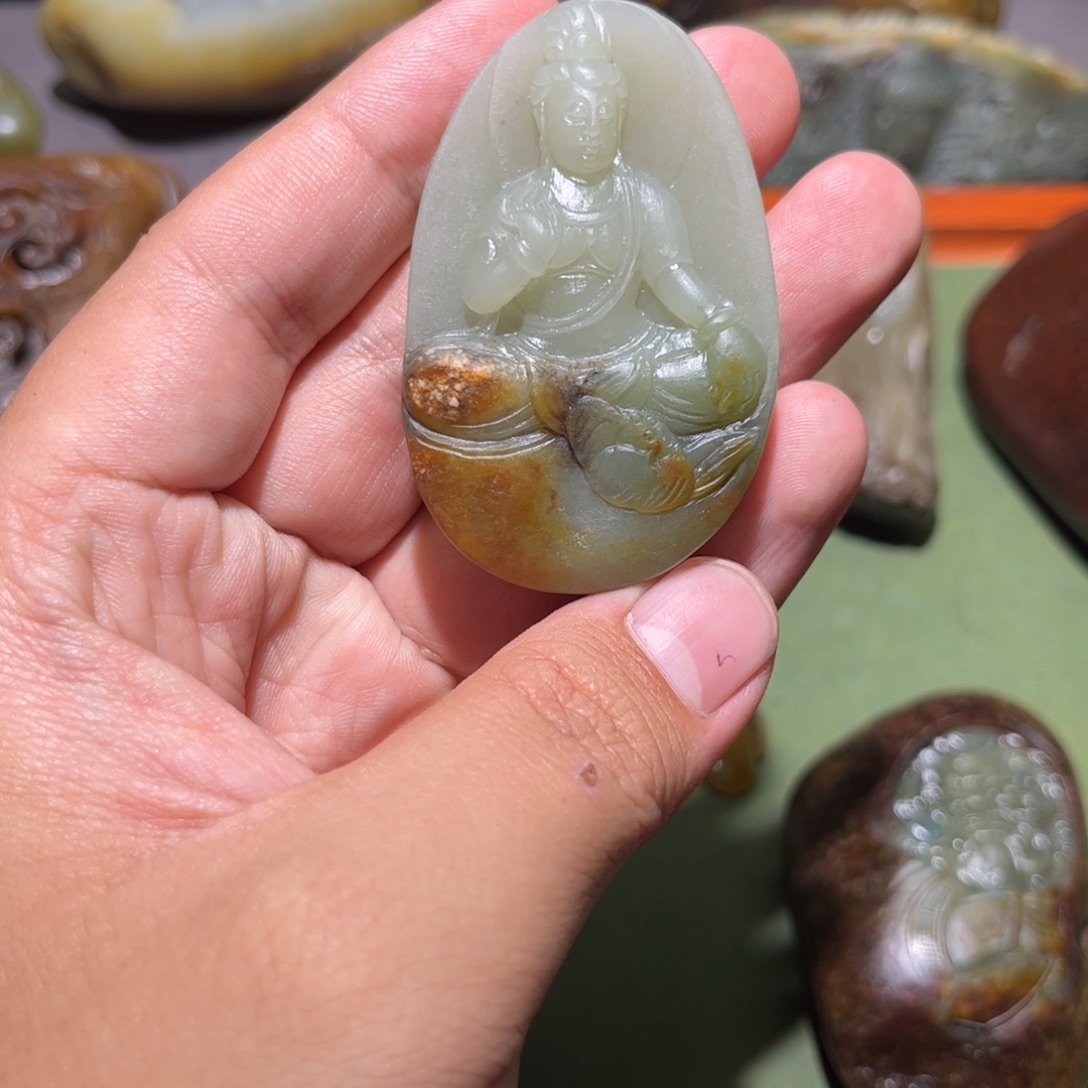 呼***鱼和田玉未镶嵌挂件