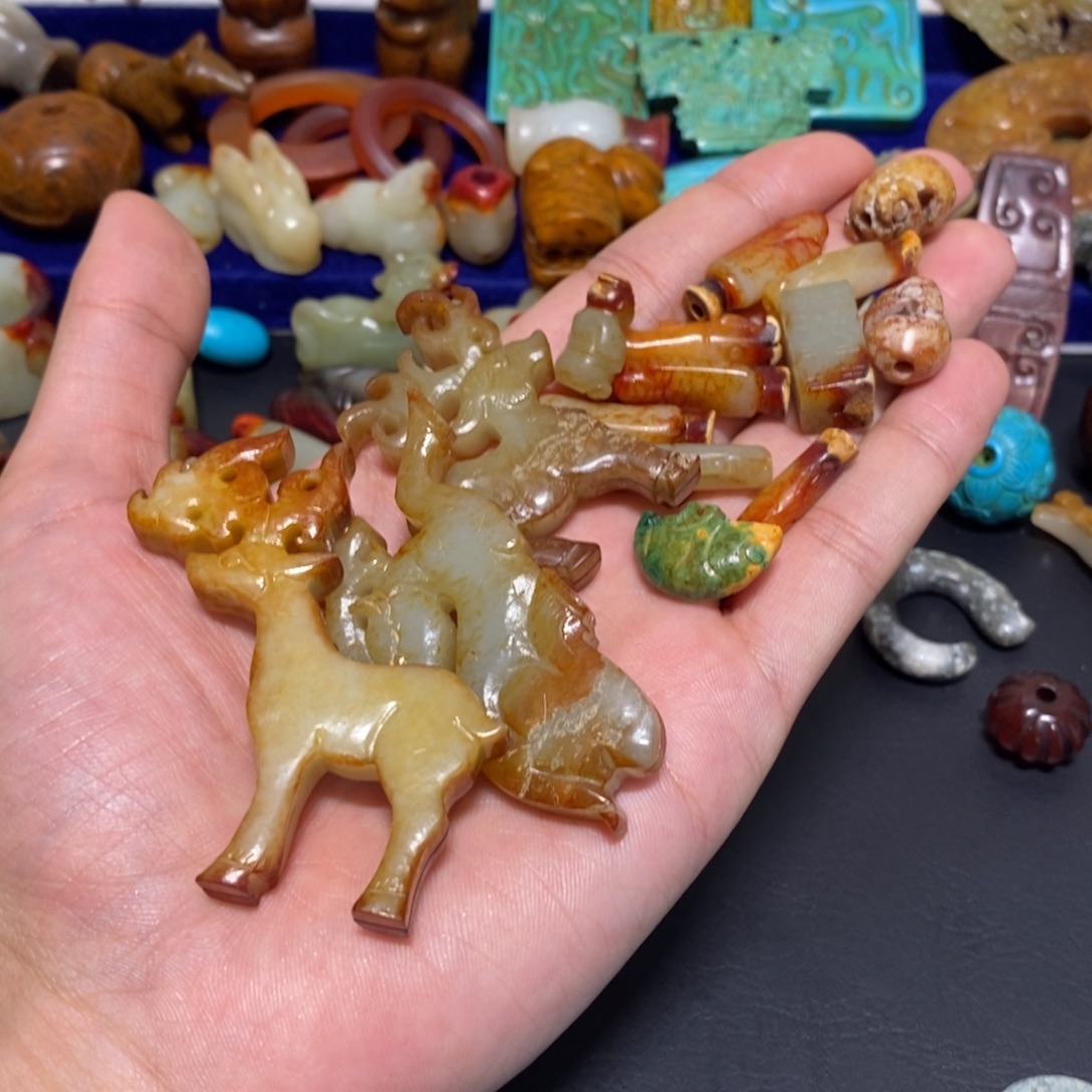 玉***引和田玉（糖玉）未镶嵌车挂