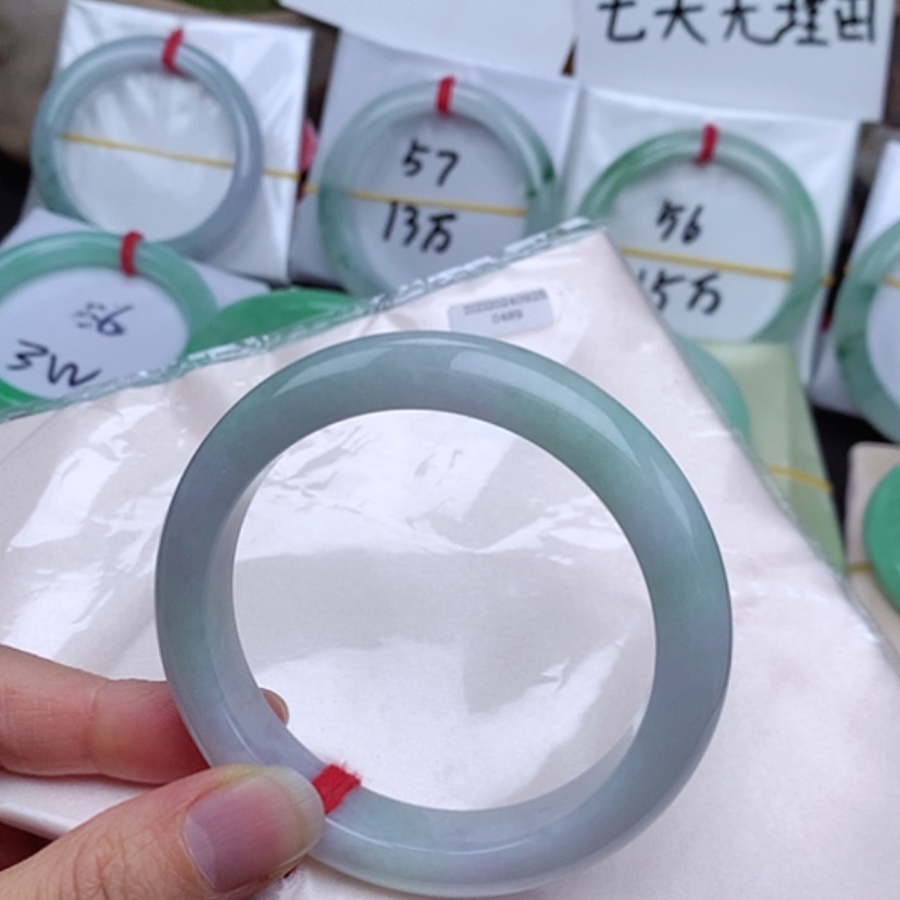 【闪购商品】翡翠手镯未镶嵌              特价正圈57