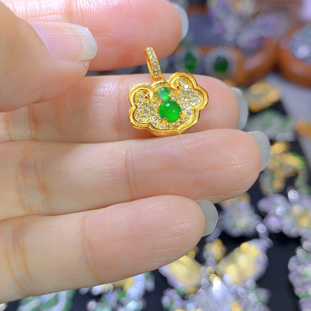 翡翠颈饰银S925镶嵌天然翡翠