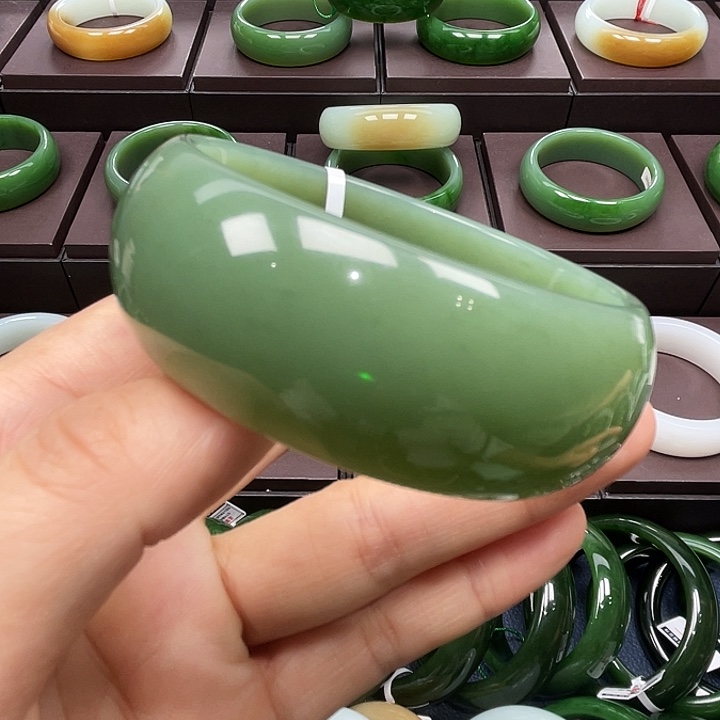 和田玉未镶嵌手镯