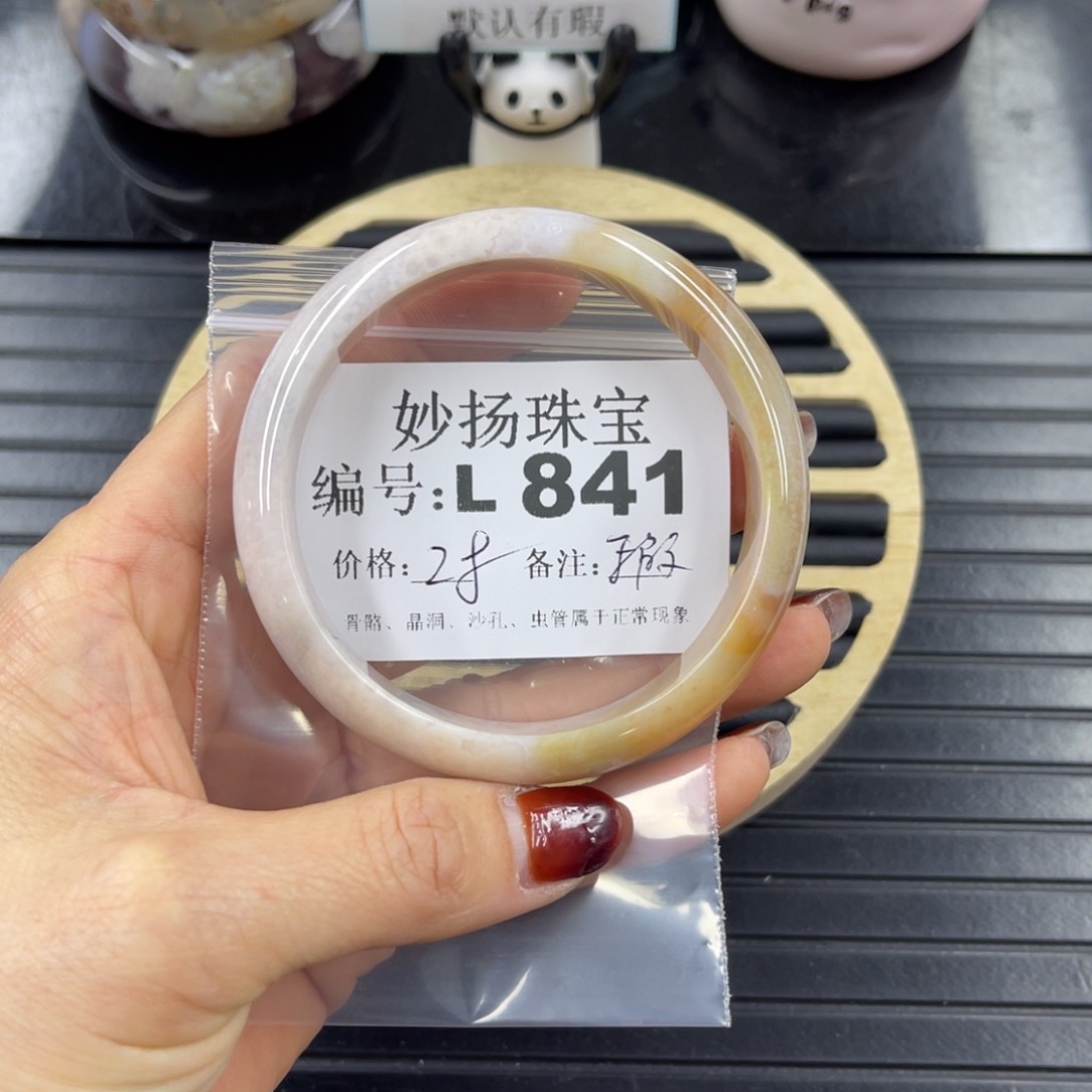 硅化珊瑚（珊瑚玉）瑕未镶嵌琴**?