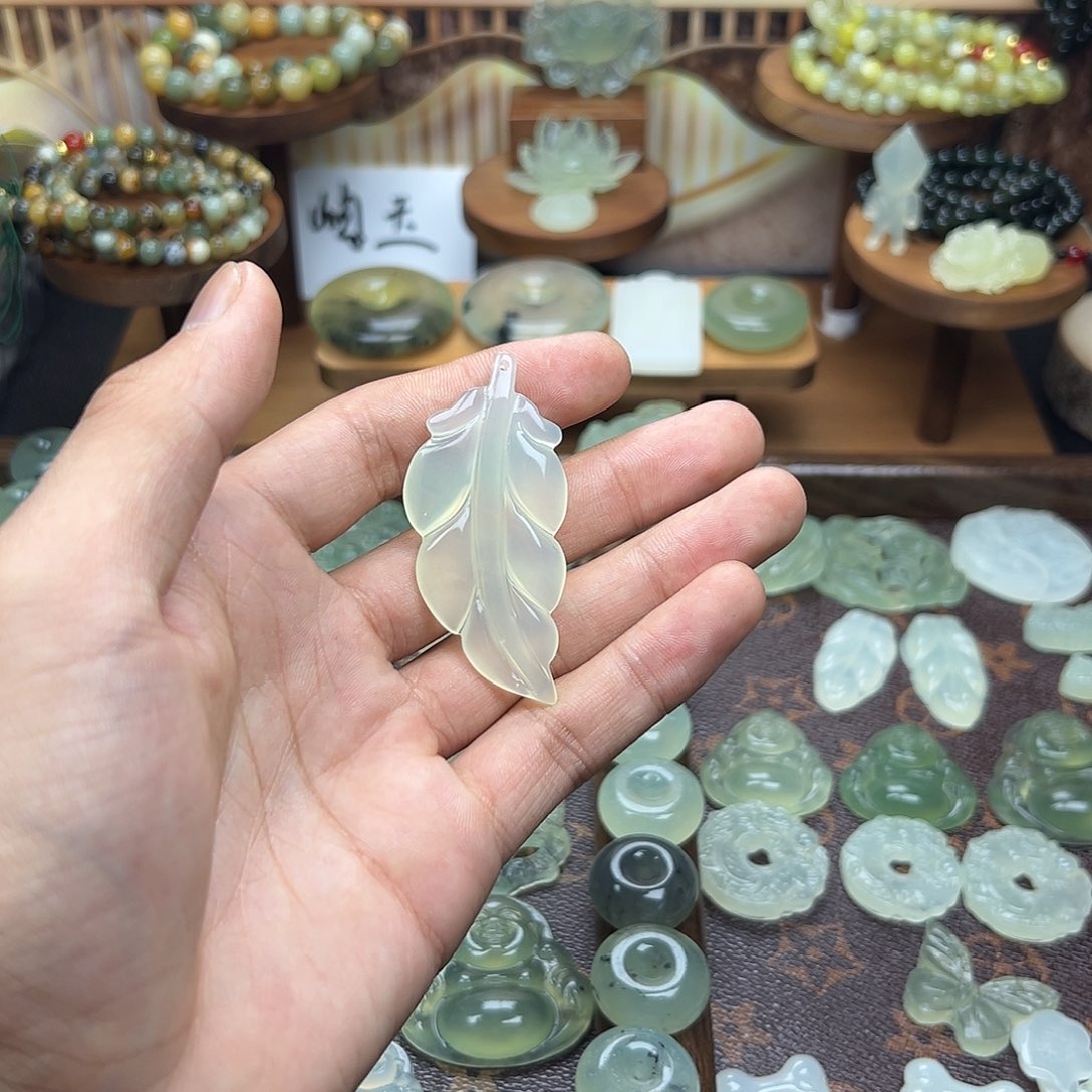 东***菊蛇纹石玉合金颈饰