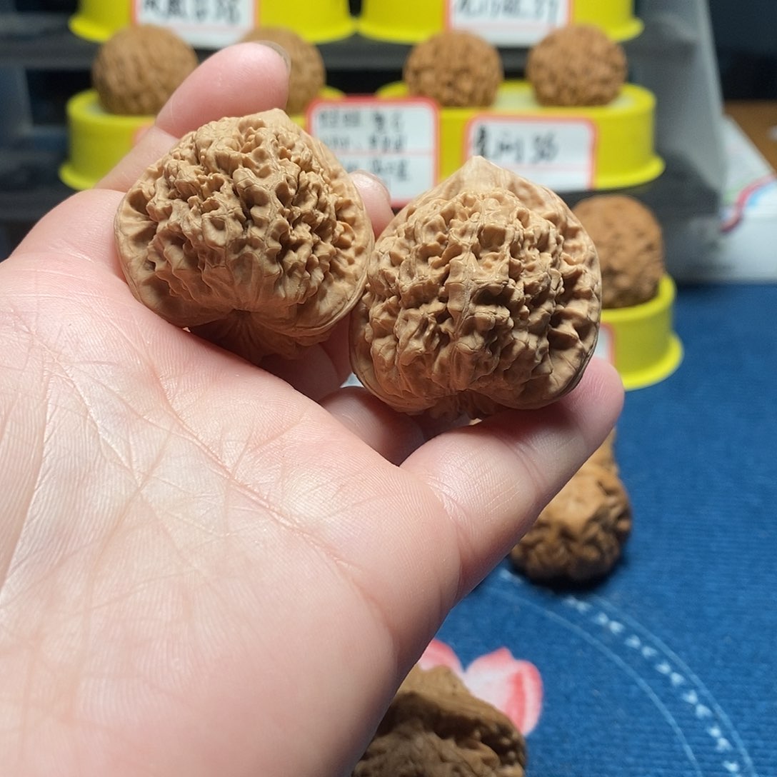 文玩核桃吊坠麒麟纹大官帽