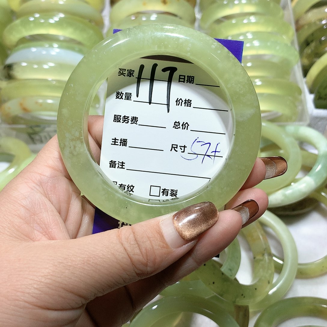 蛇纹石玉手镯未镶嵌