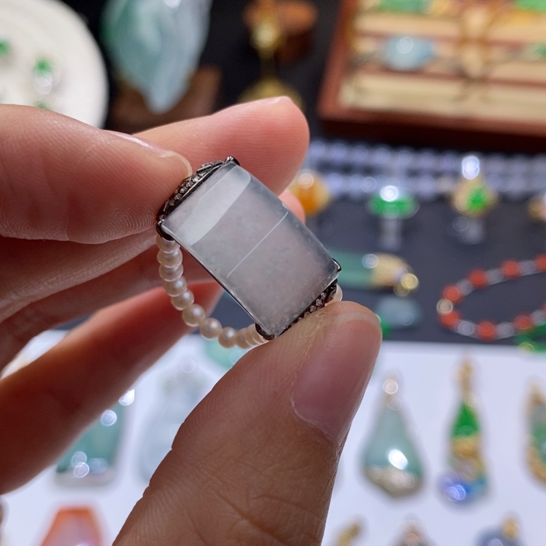 翡翠戒指18K金镶嵌珍珠戒指