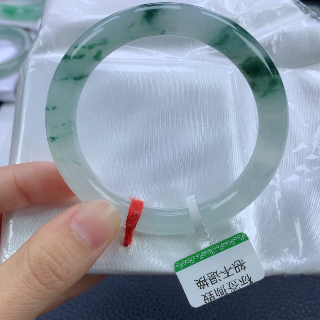 翡翠手镯未镶嵌53圆